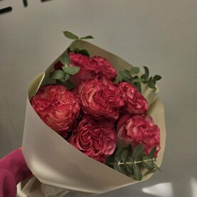 Букет из кантри роз с эвкалиптом