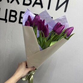 Тюльпаны лиловые в букете