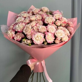 Букет с кустовыми розами