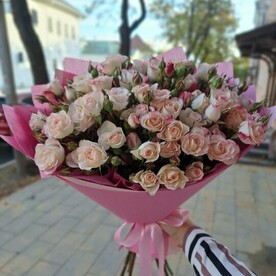 Букет из кустовых роз