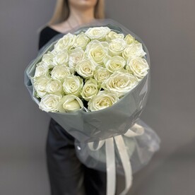 Букет из 25 белых роз
