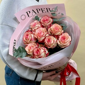 Букет из 9 роз Эквадор сорта Sweetness с Эвкалиптом