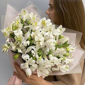 Букет из нежной альстромерии 004