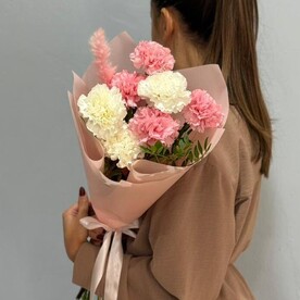 Букет с диантусом, камышом и писташем 110