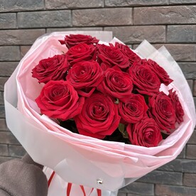 15 красных роз 60 см