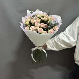 Букет из VIP пионовидной кустовой розвт