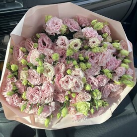 Букет из розовой эустомы