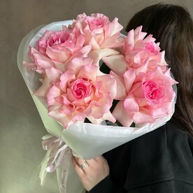 НЕЖНЫЙ БУКЕТ ИЗ ФРАНЦУЗСКИХ РОЗ СОРТА МАНДАЛА