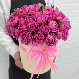 Букет пион роз мисти баблз в коробке flowerstorg n104