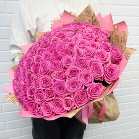 Розы розовые 101шт в букете flowerstorg n117