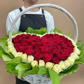 Цветы в корзине 101 роза сердце от Flowerstorg N161