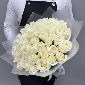 Розы белые 51 шт в букете flowerstorg n202