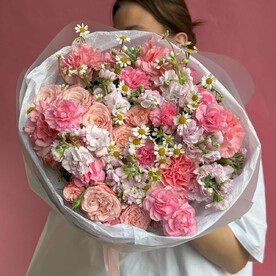 Гвоздика, Гвоздика кустовая, Ромашка кустовая, Маттиола кустовая, Роза бомбастик, Дизайнерская упаковка