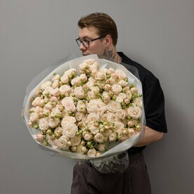 Грандиозный букет из 25 кустовых пионовидных роз Бомбастик