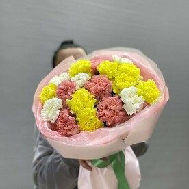 Стойкий и яркий букет из диантусов