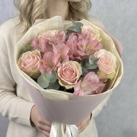 Роза пинк мондиаль, Эвкалипт, Альстромерия, Пленка, Тишью, Открытка, Подкормка для цветов