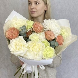 Роза пионовидная, Гвоздика зеленая, Роза французская, Хризантема магнум, Эвкалипт, Пленка корейская, Тишью, Открытка по запросу, Подкормка для цветов, Утеплитель если погода того требует