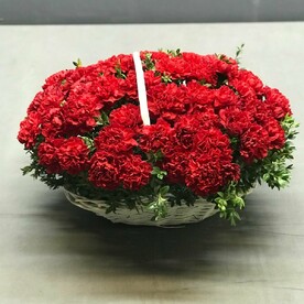 Душевный покой - траурная корзина с гвоздиками