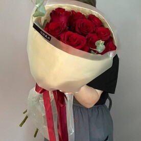 Букет роз с эвкалиптом