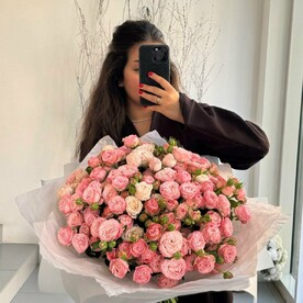29 пионовидных кустовых роз
