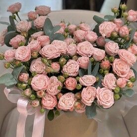 Композиция с пионовидными кустовыми розами