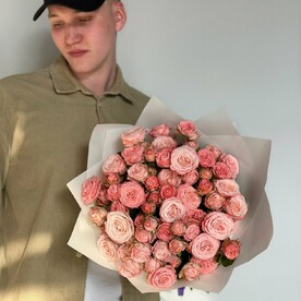 Букет из розовых Пионовидных кустовых роз 9 шт ХИТ