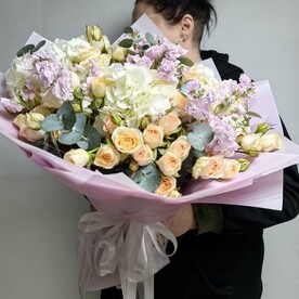 Роза кустовая, Матиола, Эвкалипт, Гортензия, Дизайнерская упаковка, Аквабокс, Коробка для цветов
