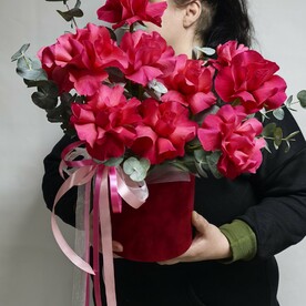 Коробка бархатная с ажурными розами