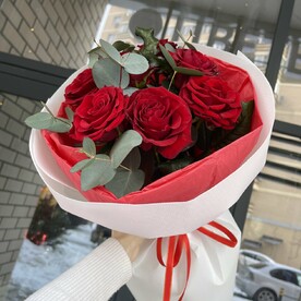 Букет красная Роза с эвкалиптом