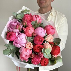 Большой букет с пионами и пионовидными розами