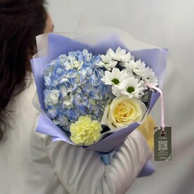 Гортензия, Хризантема, Роза кендис, Гвоздика, Пленка