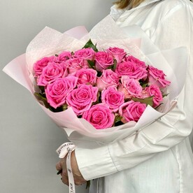 Букет из 19 розовых роз