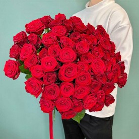 Охапка роз 101 ароматная красная Роза 🌹