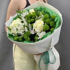Сантини шт, Альстромерия шт, Роза шт, Авторская упаковка шт