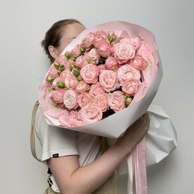 Букет из 9 кустовых роз розовый девушке на свидание