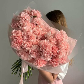 Нежный букет из розовых диантусов 51шт