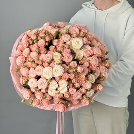 Букет из 51 кустовой пионовидной розы жене на годовщину