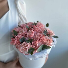 Шляпная коробка розовых гвоздик ( N 126 )