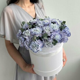 Шляпная коробка лавандовых гвоздик ( N 125 )