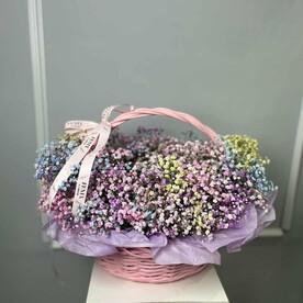 Букет из гипсофилы в корзине