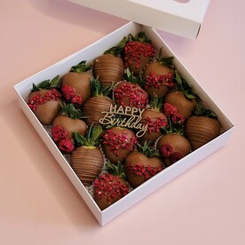 Набор клубники в шоколаде Happy Birthday