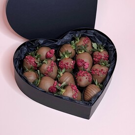 Клубника в шоколаде “Raspberry heart” Сердце