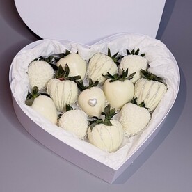 Клубника в шоколаде «Snowy Heart» Сердце
