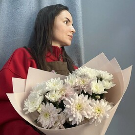 Букет из трех хризантем