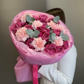 Диантус, Эвкалипт, Роза пионовидная кустовая, Дизайнерская упаковка