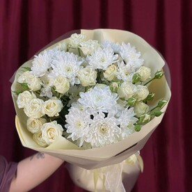 Кустовые хризантемы и розы