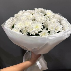 Букет из 7 белых хризантем