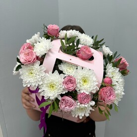 Сумка с кустовой розой и хризантемой