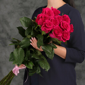 Классический букет из 11 розовых Эквадорских роз, 60 см от  2name Flowers