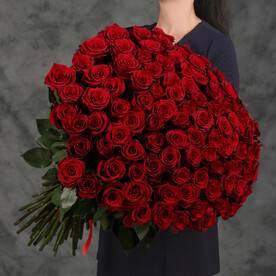 Роскошный букет из 101 красной Эквадорской розы 60см от 2name Flowers